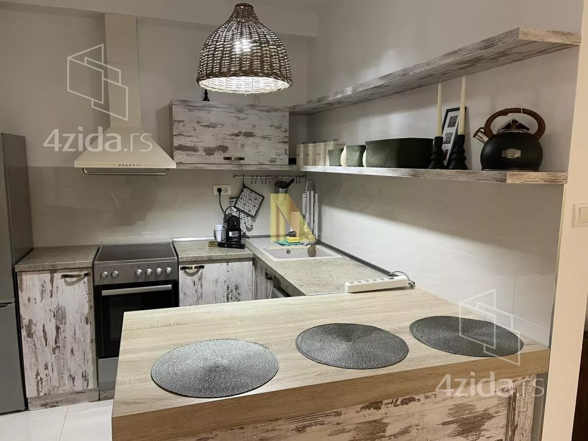 Petosoban stan | 4zida