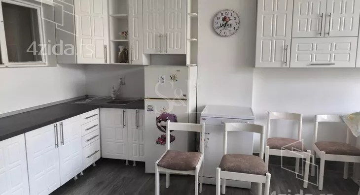 Šestosoban stan | 4zida