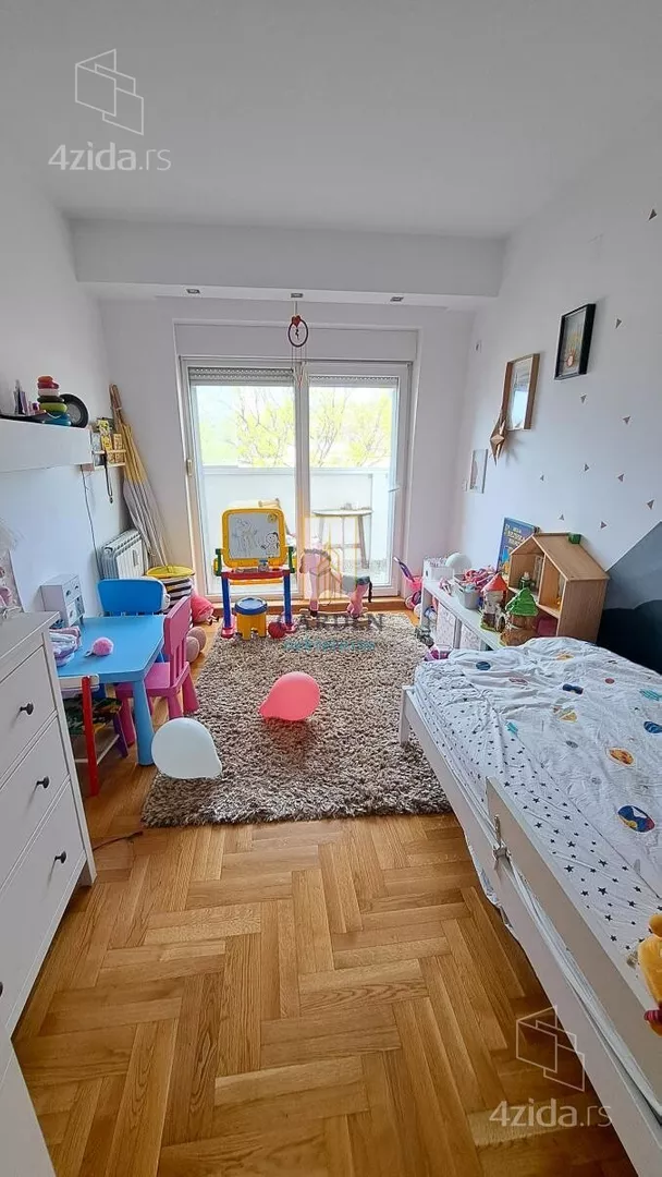 Troiposoban stan | 4zida