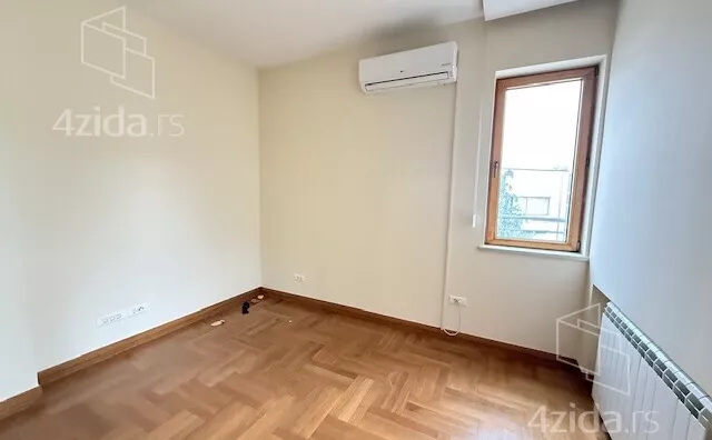 Šestosoban stan | 4zida