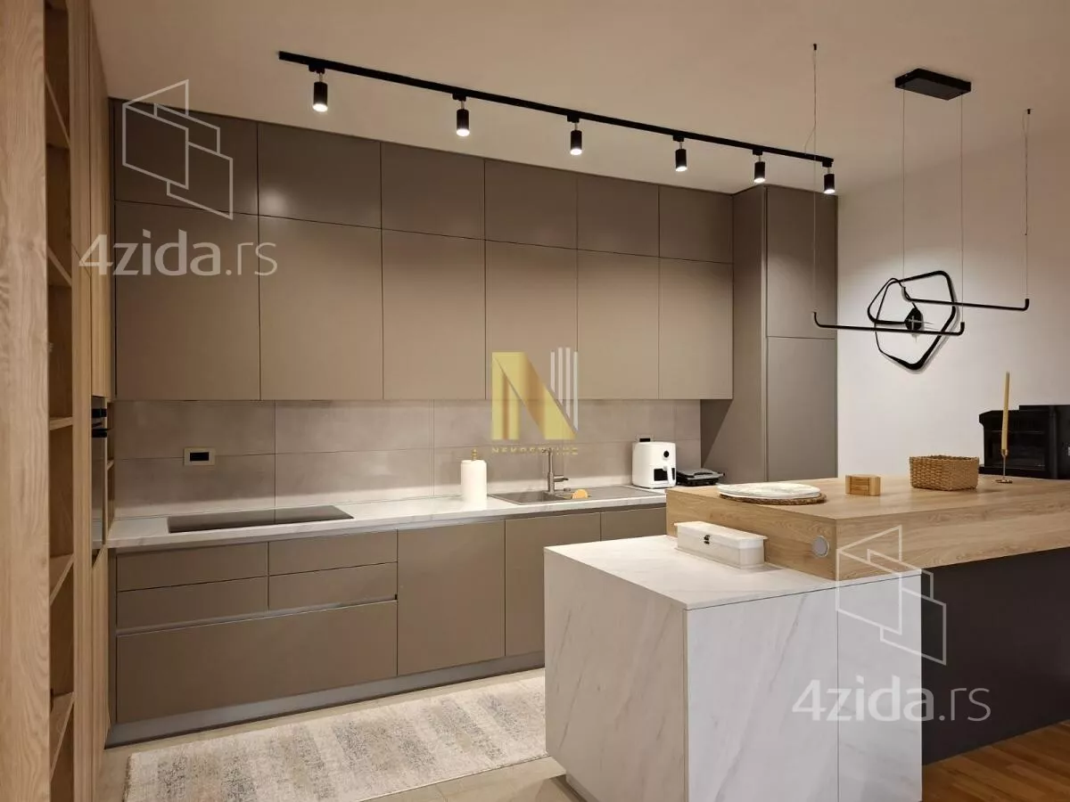 Četvoroiposoban stan | 4zida