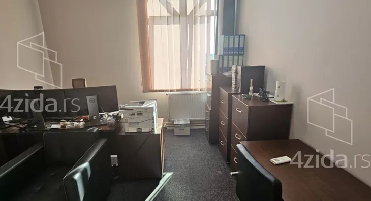 Poslovna zgrada | 4zida