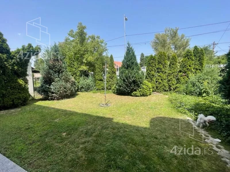 Poslovna zgrada | 4zida