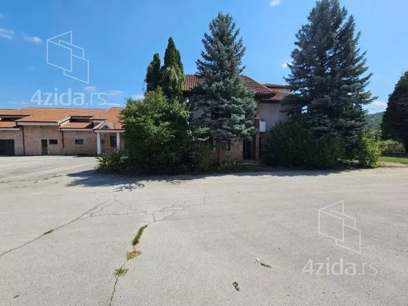 Poslovni prostor | 4zida