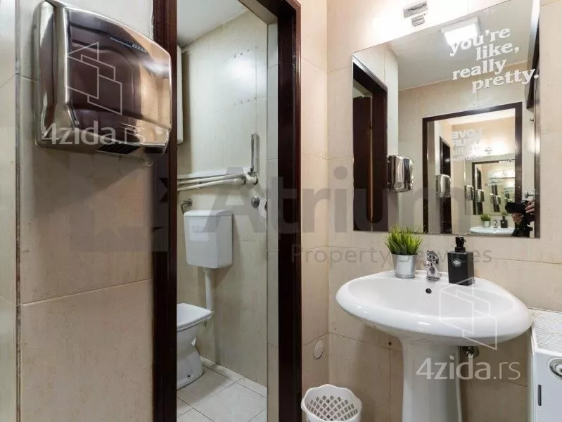 Poslovna zgrada | 4zida