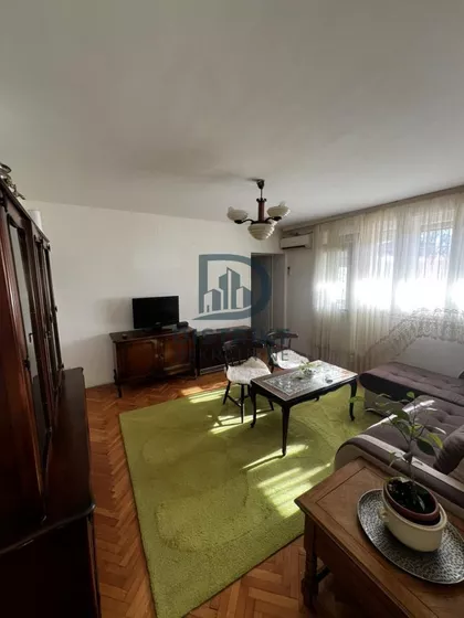 Crveni Pevac | 4zida.rs