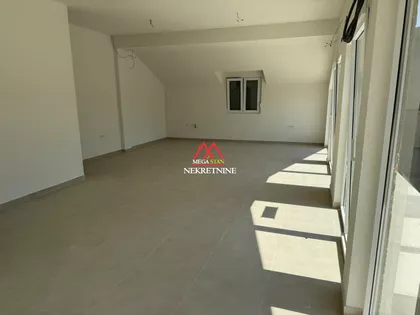 Trg Cara Lazara | 4zida.rs
