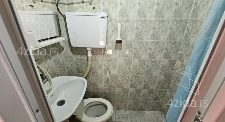 Poslovna zgrada | 4zida