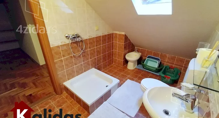 Četvoroiposoban stan | 4zida