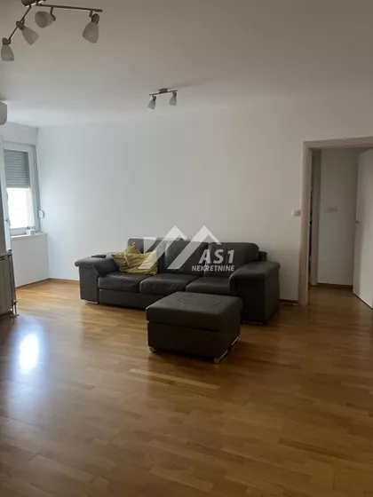 Petra Drapšina | 4zida.rs