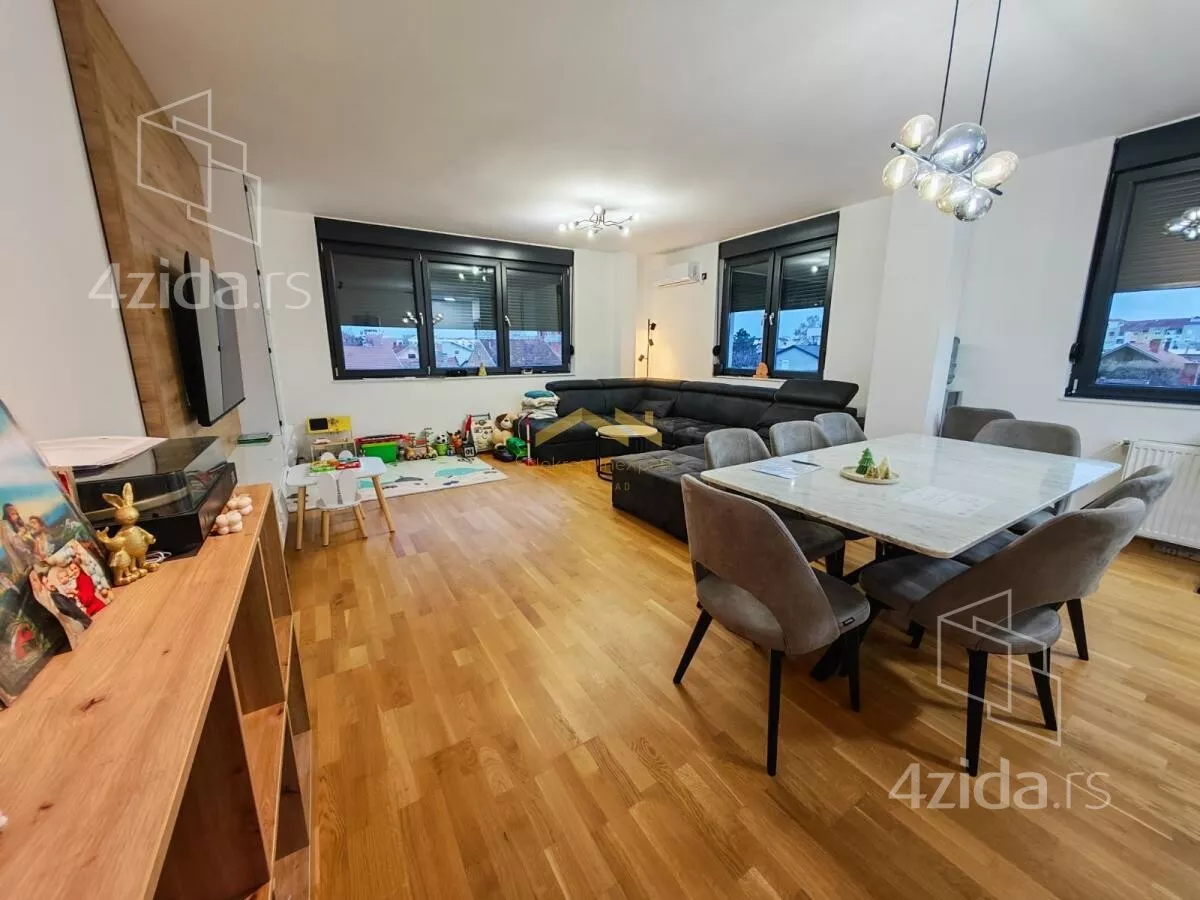 Troiposoban stan | 4zida