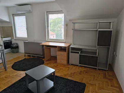 Vojna Bolnica | 4zida.rs