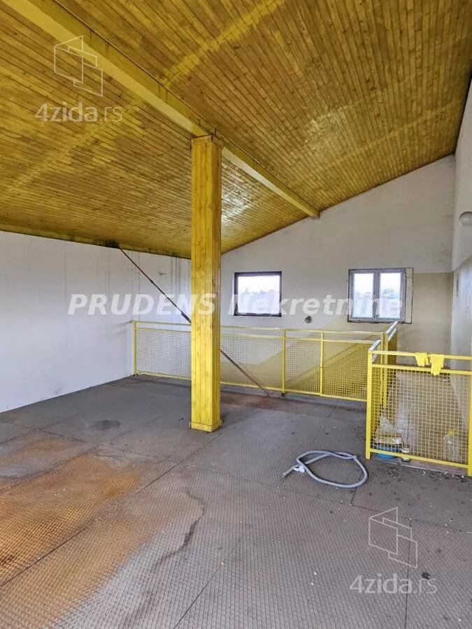 Poslovna zgrada | 4zida