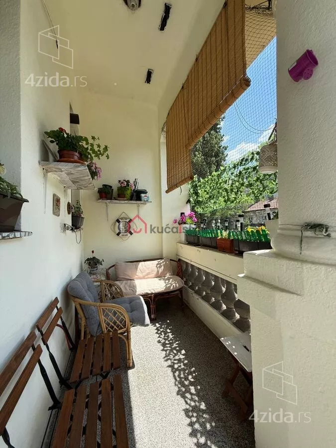 Šestosoban stan | 4zida