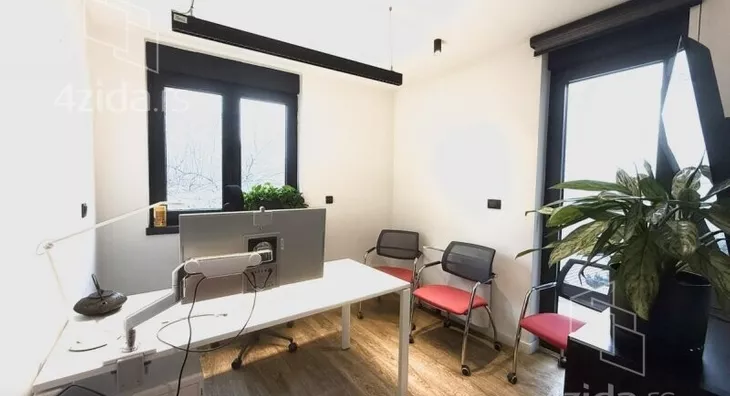 Poslovna zgrada | 4zida