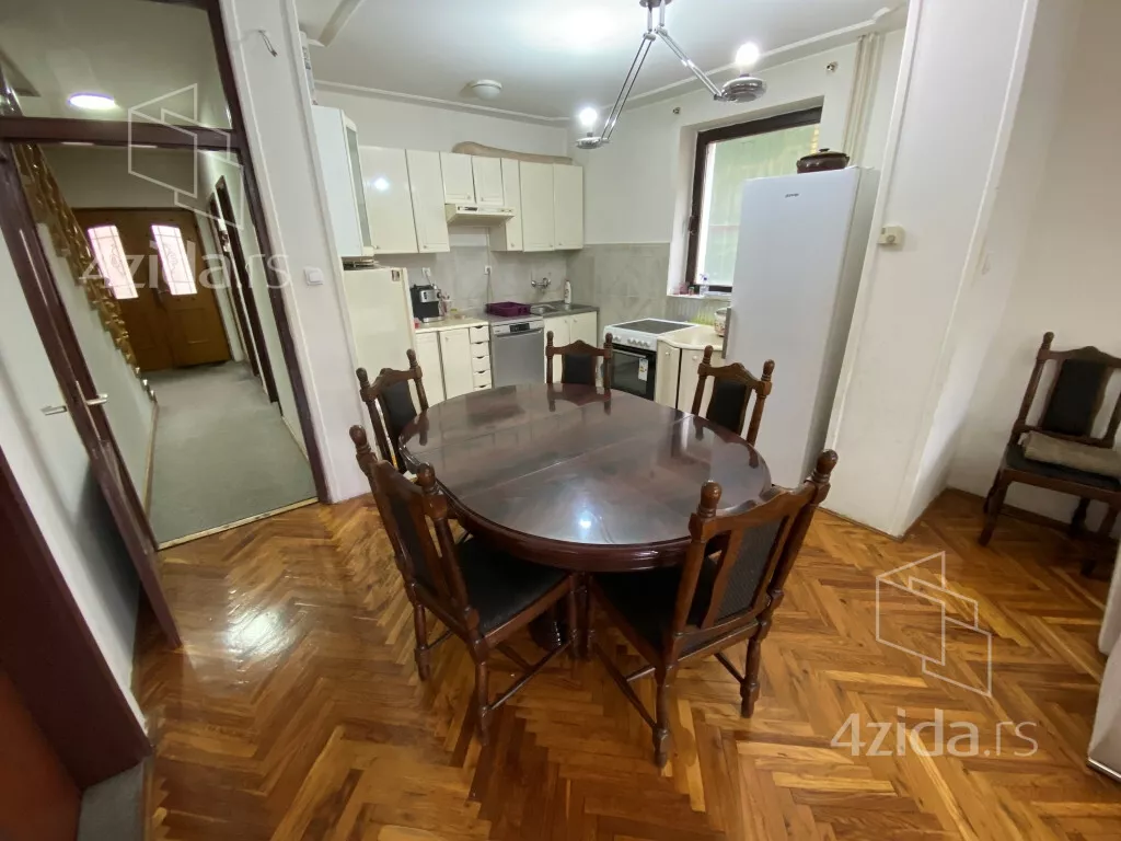 Šestosoban stan | 4zida