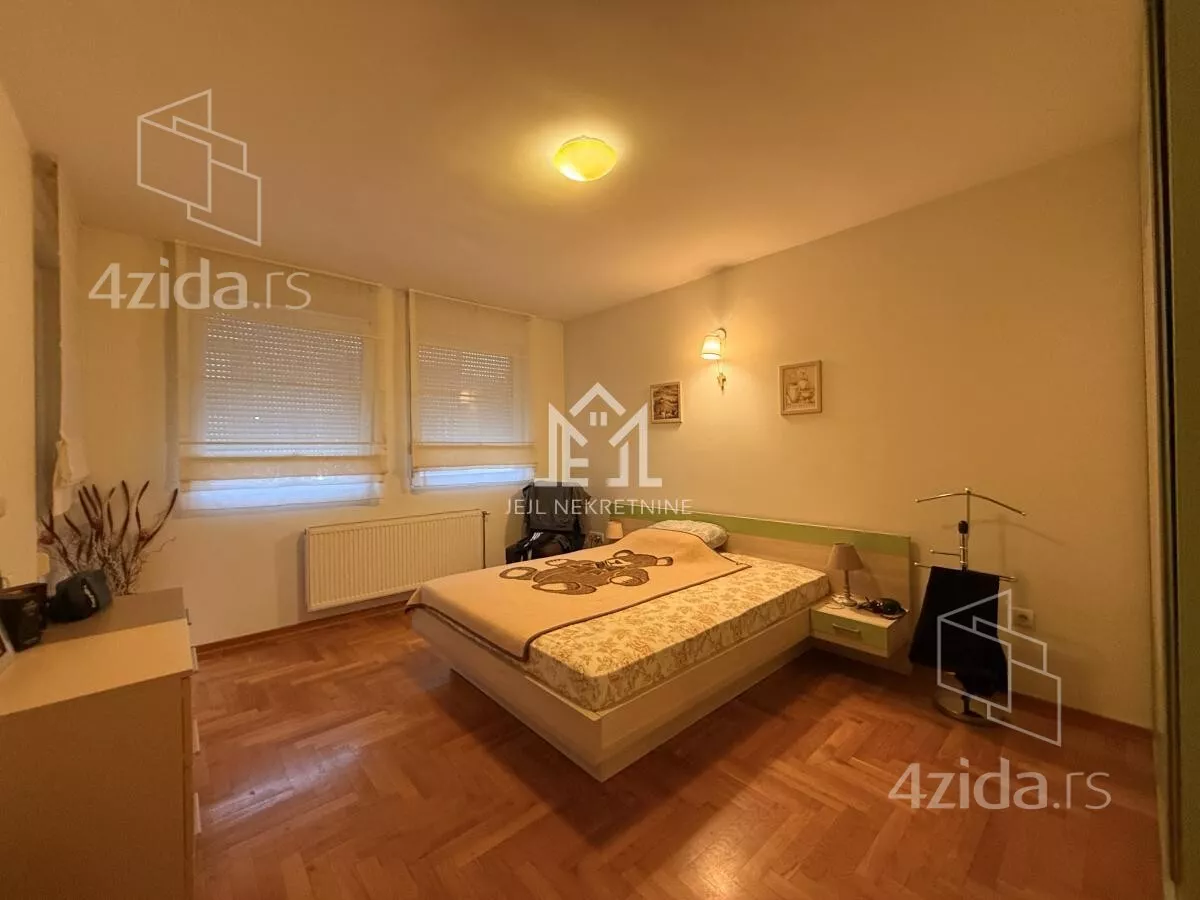 Petosoban stan | 4zida