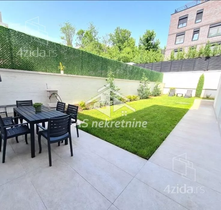 Šestosoban stan | 4zida