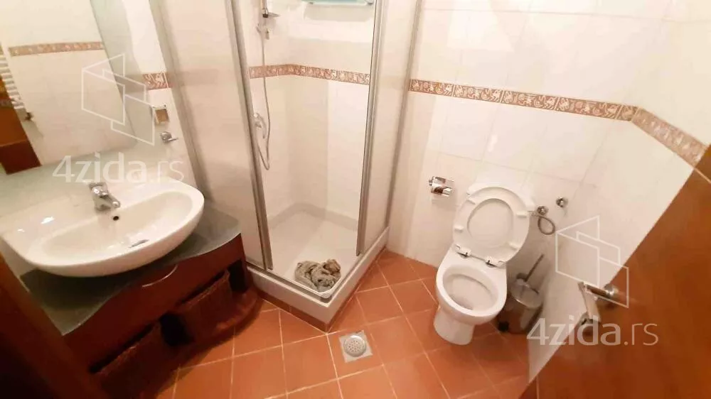 Petosoban stan | 4zida