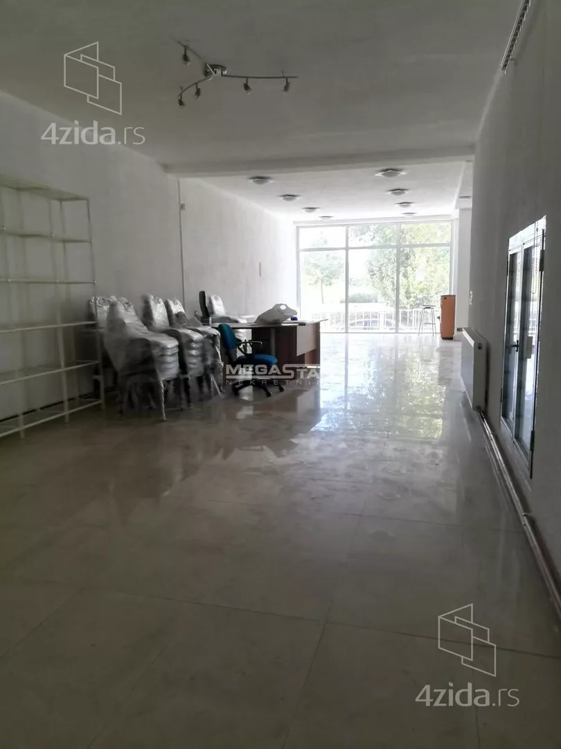 Poslovna zgrada | 4zida