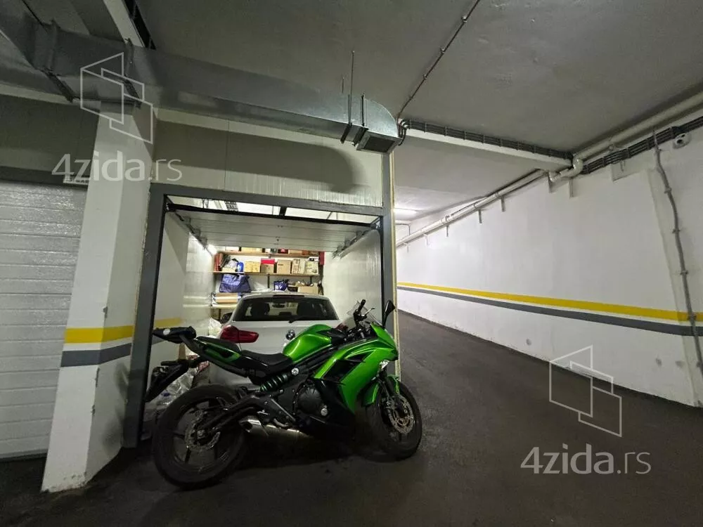 Garaža | 4zida