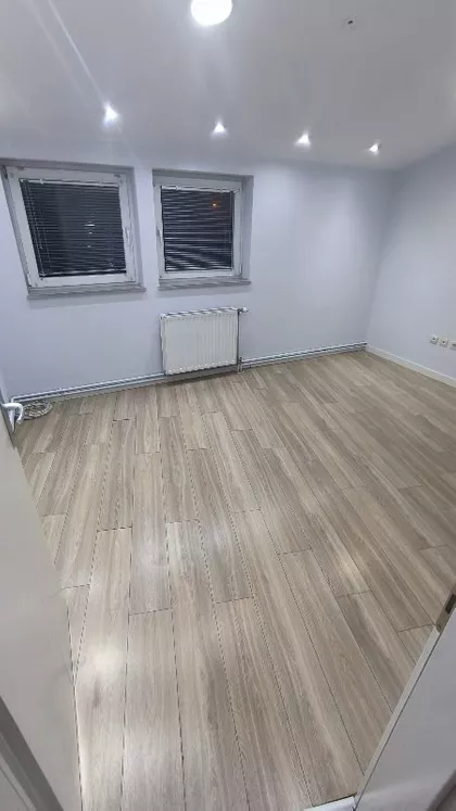 ENDI VORHOLA | 4zida.rs