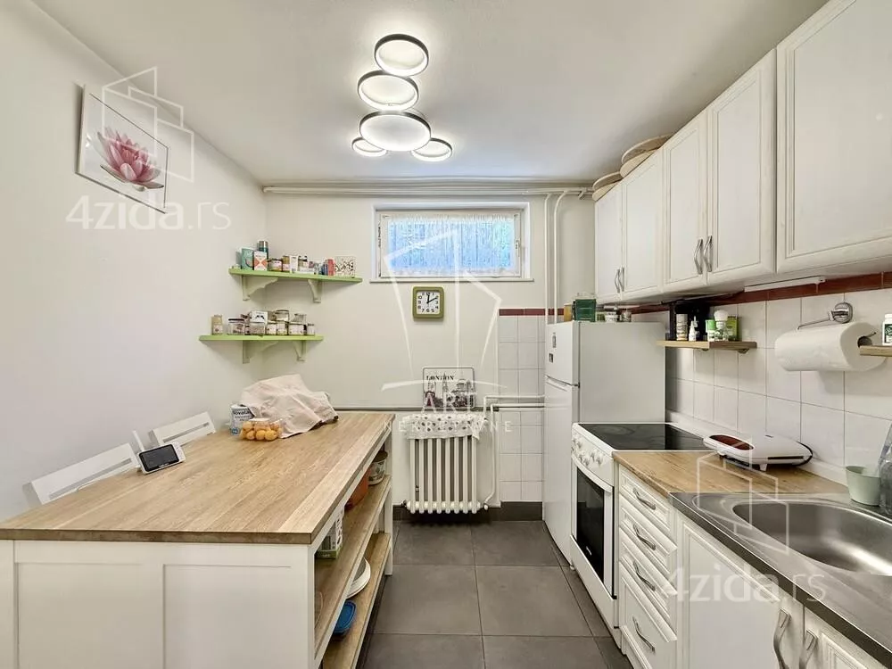 Petosoban stan | 4zida