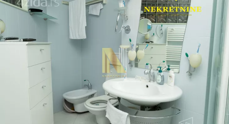 Šestosoban stan | 4zida