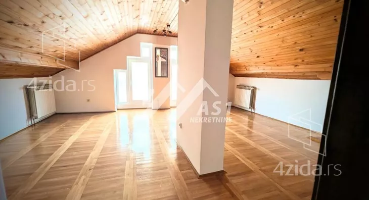 Poslovna zgrada | 4zida