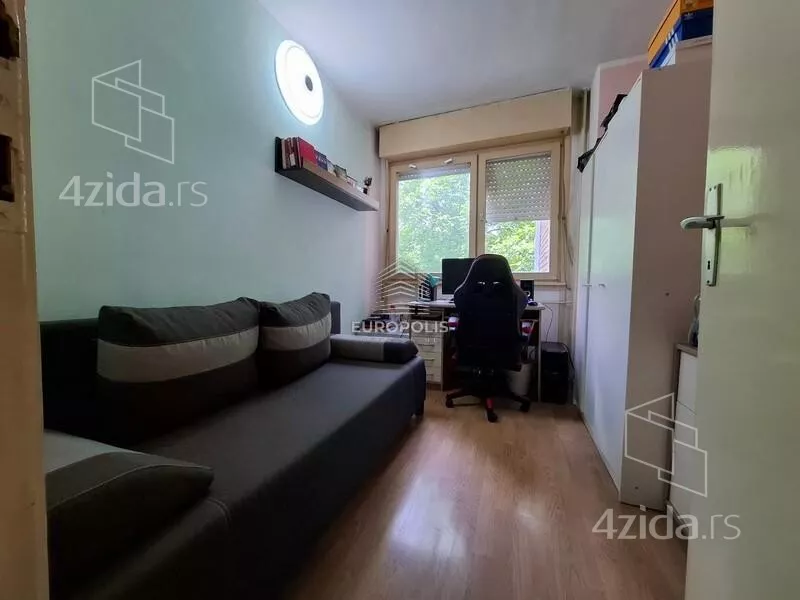 Petosoban stan | 4zida