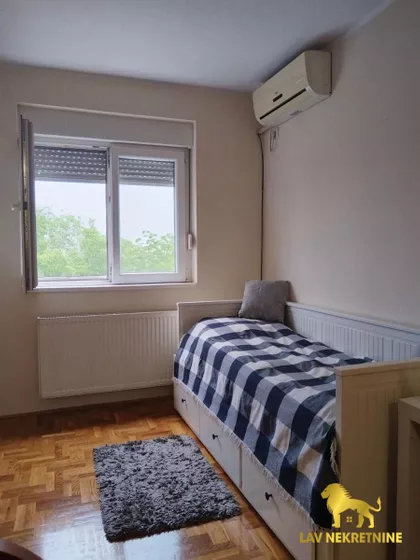 GERI KAROLJA | 4zida.rs