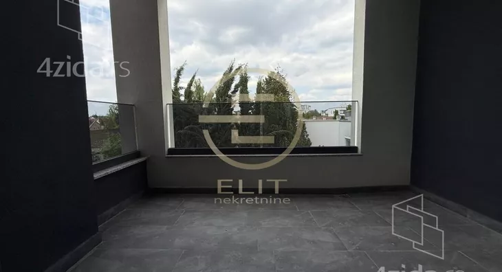 Šestosoban stan | 4zida