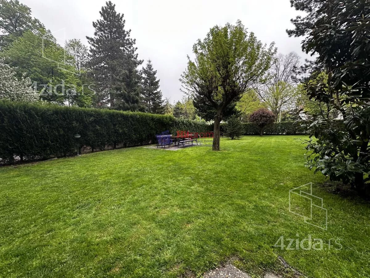 Šestosoban stan | 4zida