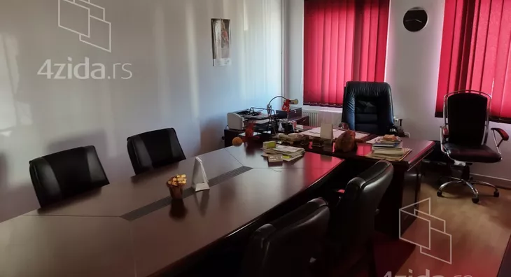 Poslovna zgrada | 4zida