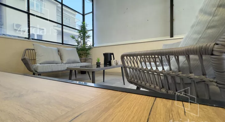 Troiposoban stan | 4zida