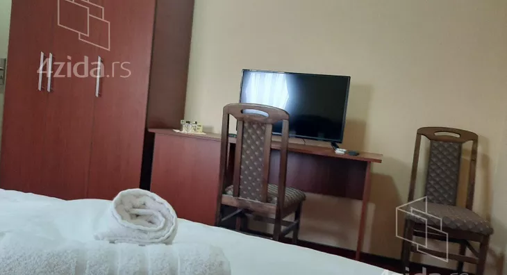 Poslovna zgrada | 4zida