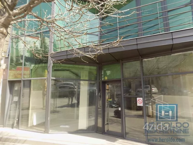 Poslovna zgrada | 4zida