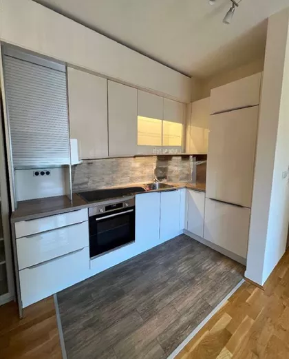 Vukov Spomenik | 4zida.rs