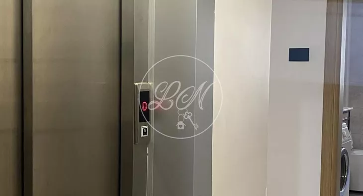 Šestoiposoban stan | 4zida