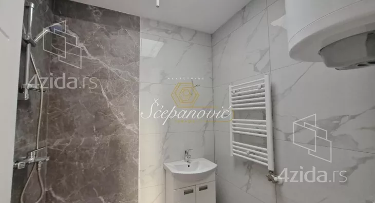 Šestosoban stan | 4zida