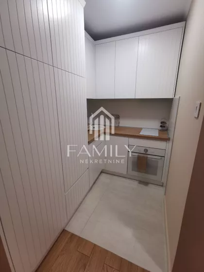 Lasla Gala | 4zida.rs