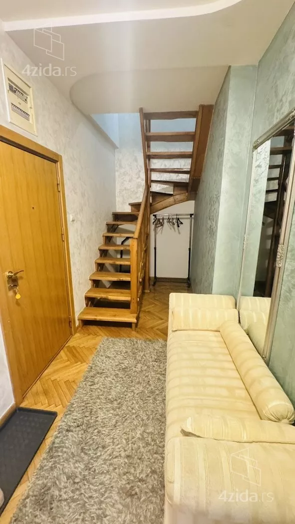 Četvoroiposoban stan | 4zida