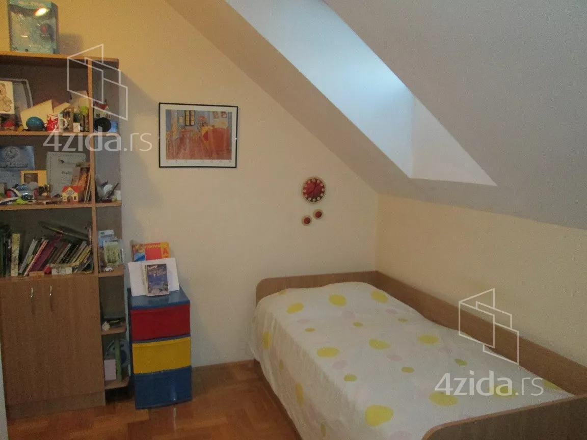 Četvoroiposoban stan | 4zida