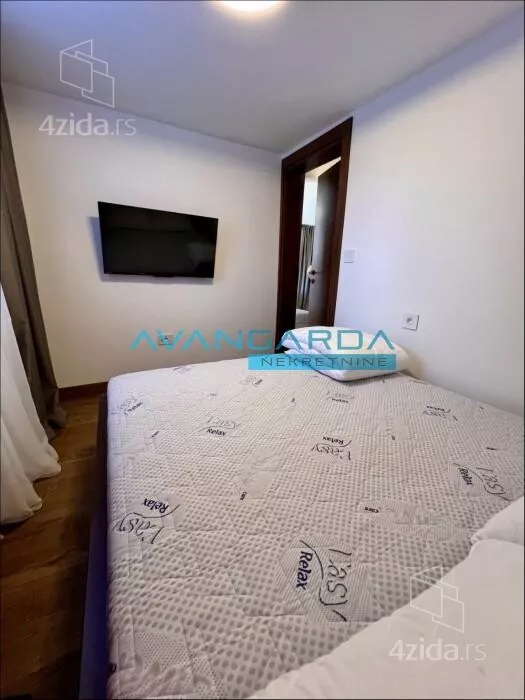 Šestosoban stan | 4zida