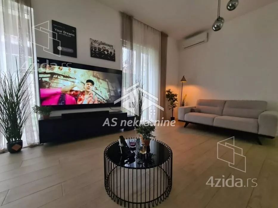 Šestosoban stan | 4zida