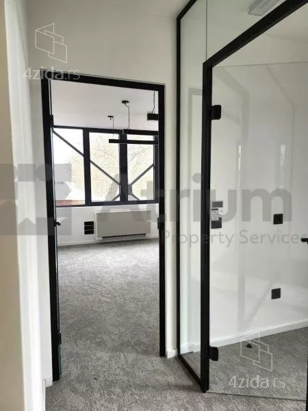 Poslovna zgrada | 4zida