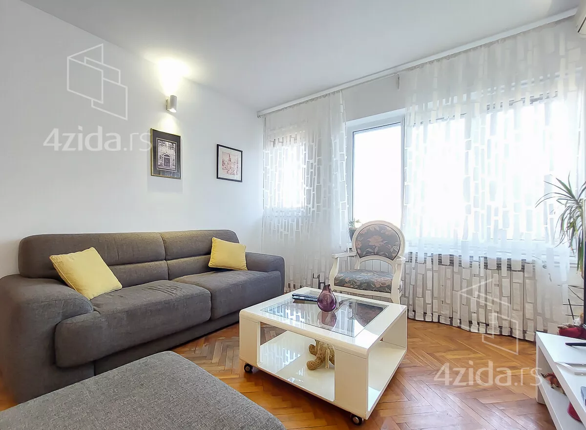 Šestosoban stan | 4zida