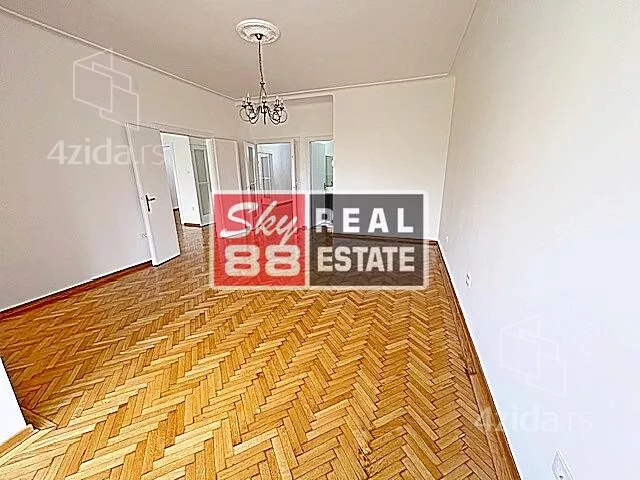 Četvoroiposoban stan | 4zida