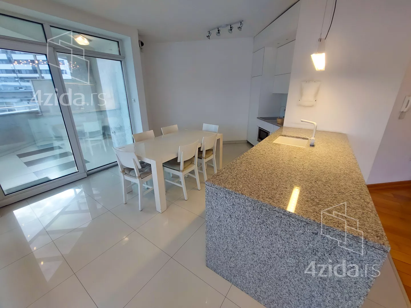 Petosoban stan | 4zida