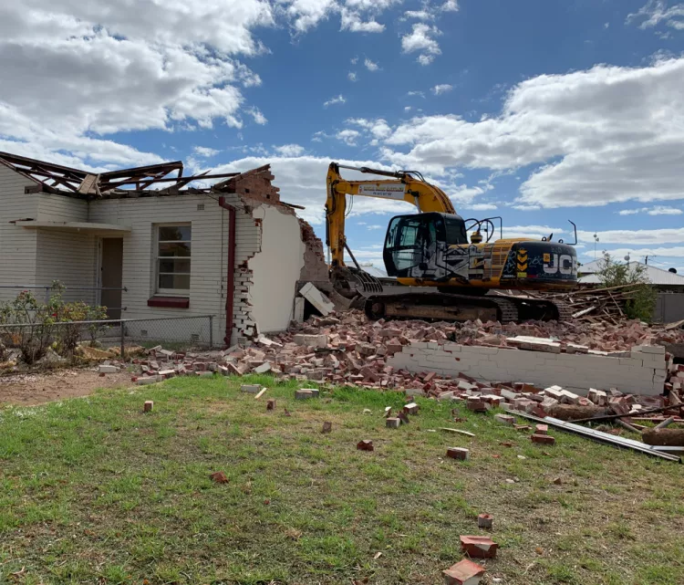 Ni rušenje objekata ne može „na svoju ruku“ | 4zida.rs